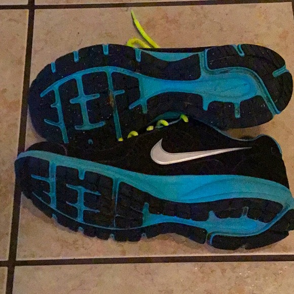 Nike” sneakers size 7, 🦋🌸 - Picture 3 of 4